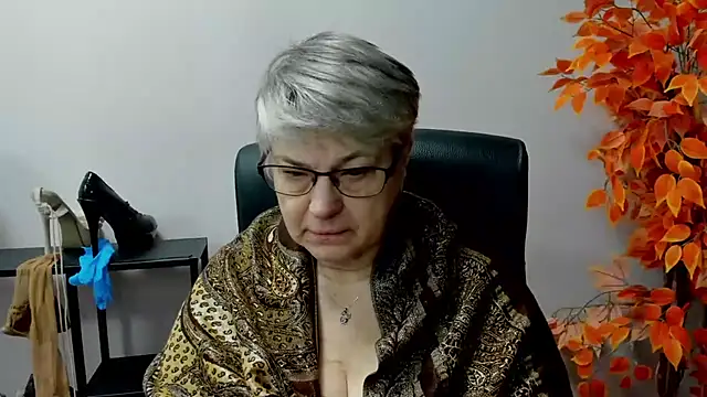 Snapshot of IrisDream chatting on 03-17-25, 07:24 IrisDream online show from 03-17-25, 07:24