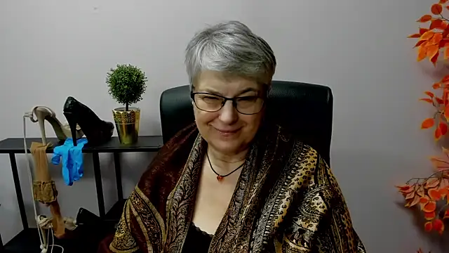 Snapshot of IrisDream chatting on 02-26-25, 10:49 IrisDream online show from 02-26-25, 10:49