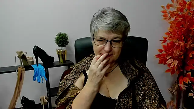 Snapshot of IrisDream chatting on 02-13-25, 07:24 IrisDream online show from 02-13-25, 07:24