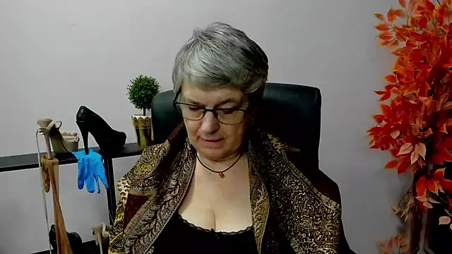 Snapshot of IrisDream chatting on 02-13-25, 01:37 IrisDream online show from 02-13-25, 01:37