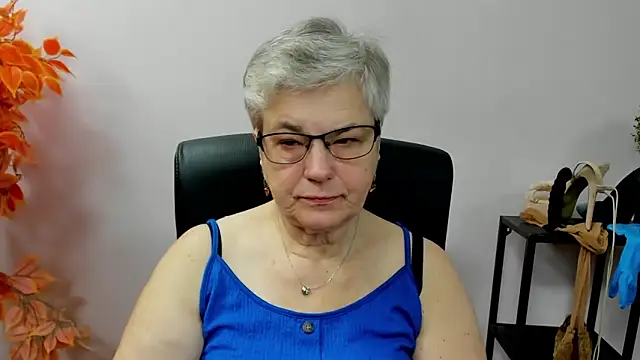 Snapshot of IrisDream chatting on 10-13-25, 06:26 IrisDream online show from 10-13-25, 06:26