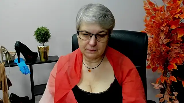 Snapshot of IrisDream chatting on 02-03-25, 07:18 IrisDream online show from 02-03-25, 07:18