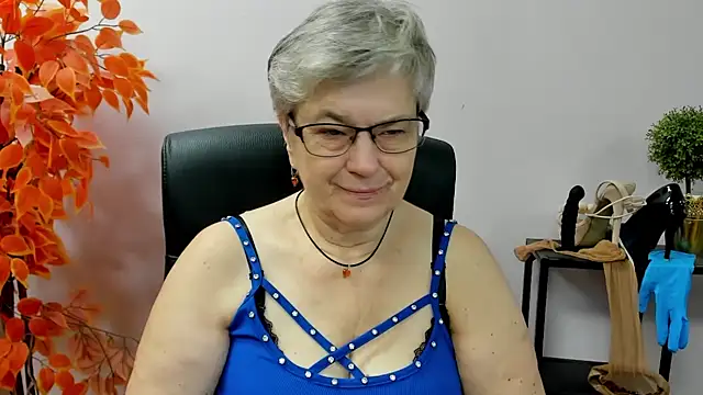 Snapshot of IrisDream chatting on 09-24-25, 06:20 IrisDream online show from 09-24-25, 06:20