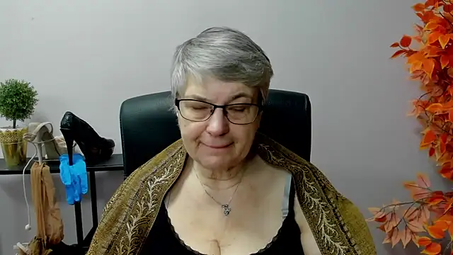 Snapshot of IrisDream chatting on 03-21-25, 07:22 IrisDream online show from 03-21-25, 07:22