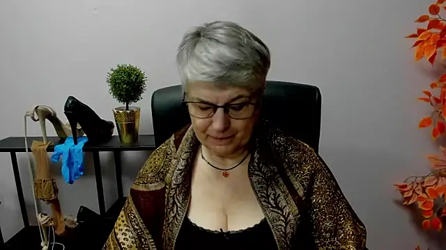 Snapshot of IrisDream chatting on 02-26-25, 07:23 IrisDream online show from 02-26-25, 07:23