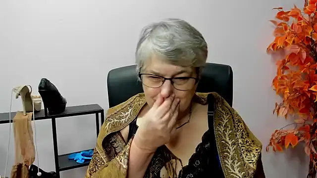 Snapshot of IrisDream chatting on 02-11-25, 01:51 IrisDream online show from 02-11-25, 01:51