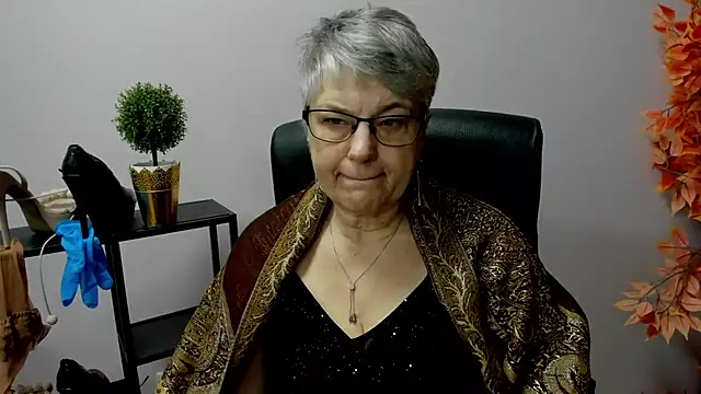 Snapshot of IrisDream chatting on 02-21-25, 07:12 IrisDream online show from 02-21-25, 07:12