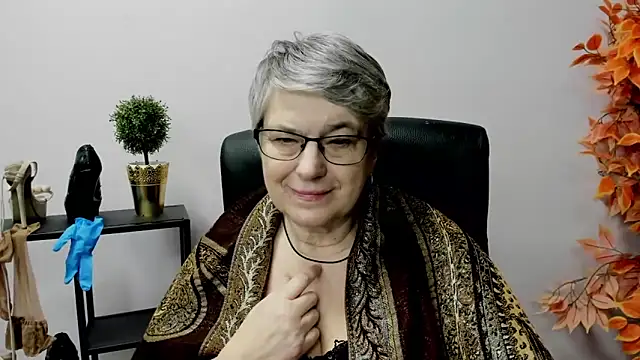 Snapshot of IrisDream chatting on 02-12-25, 10:14 IrisDream online show from 02-12-25, 10:14