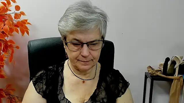 Snapshot of IrisDream chatting on 09-29-25, 06:20 IrisDream online show from 09-29-25, 06:20