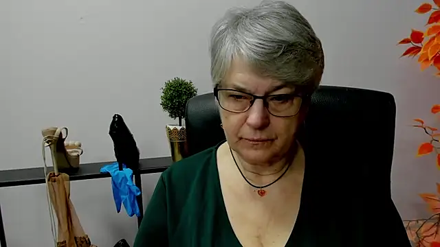 Snapshot of IrisDream chatting on 02-14-25, 07:17 IrisDream online show from 02-14-25, 07:17