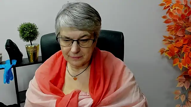 Snapshot of IrisDream chatting on 02-06-25, 11:09 IrisDream online show from 02-06-25, 11:09