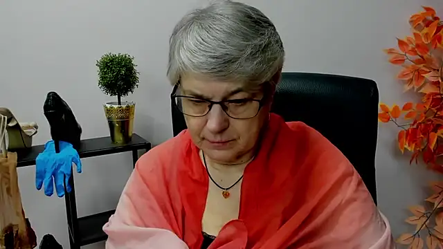 Snapshot of IrisDream chatting on 02-10-25, 07:15 IrisDream online show from 02-10-25, 07:15