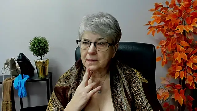 Snapshot of IrisDream chatting on 03-13-25, 02:01 IrisDream online show from 03-13-25, 02:01