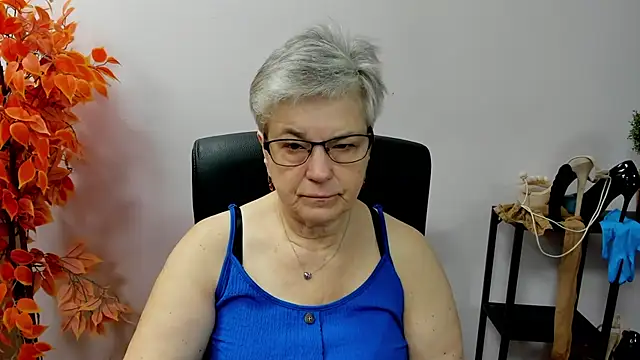 Snapshot of IrisDream chatting on 10-07-25, 06:14 IrisDream online show from 10-07-25, 06:14