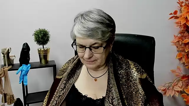 Snapshot of IrisDream chatting on 02-12-25, 01:16 IrisDream online show from 02-12-25, 01:16