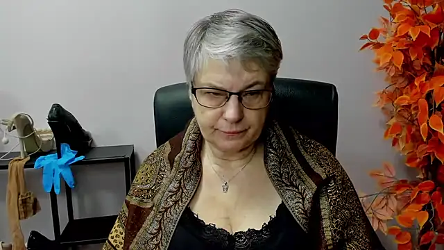 Snapshot of IrisDream chatting on 03-18-25, 07:12 IrisDream online show from 03-18-25, 07:12