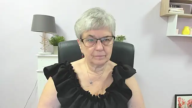 Snapshot of IrisDream chatting on 07-20-26, 10:39 IrisDream online show from 07-20-26, 10:39