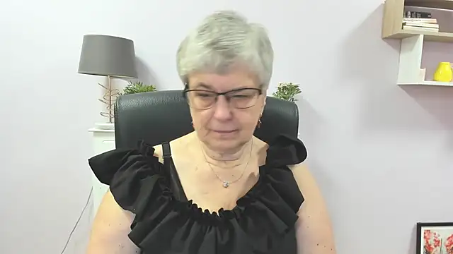 Snapshot of IrisDream chatting on 07-20-26, 06:10 IrisDream online show from 07-20-26, 06:10