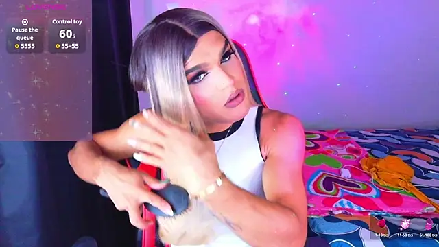 Snapshot of AllisonsweetZ chatting on 02-18-26, 04:25 AllisonsweetZ online show from 02-18-26, 04:25