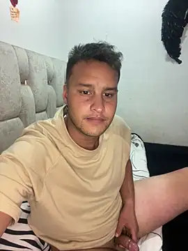 Snapshot of Cristian_099 chatting on 03-20-25, 05:25 Cristian 099 online show from 03-20-25, 05:25