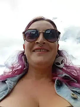 Snapshot of sophie_banger chatting on 05-31-26, 05:40 sophie banger online show from 05-31-26, 05:40