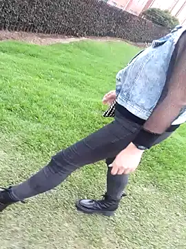 sophie banger online show from 11-18-25, 04:32