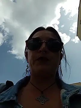 sophie banger online show from 12-14-25, 06:02