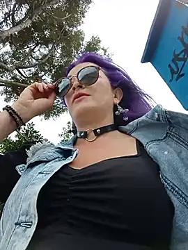 sophie banger online show from 10-13-25, 06:09