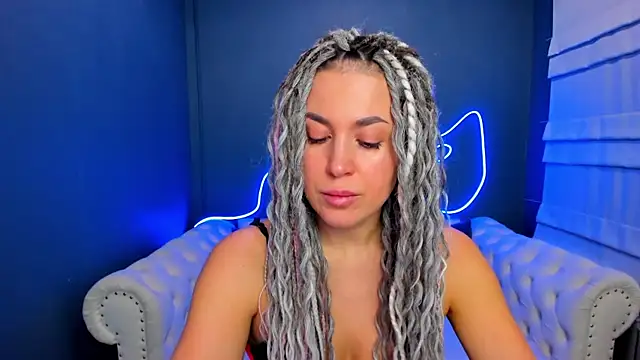 Snapshot of rock_n_roxy chatting on 02-11-26, 01:27 rock n roxy online show from 02-11-26, 01:27