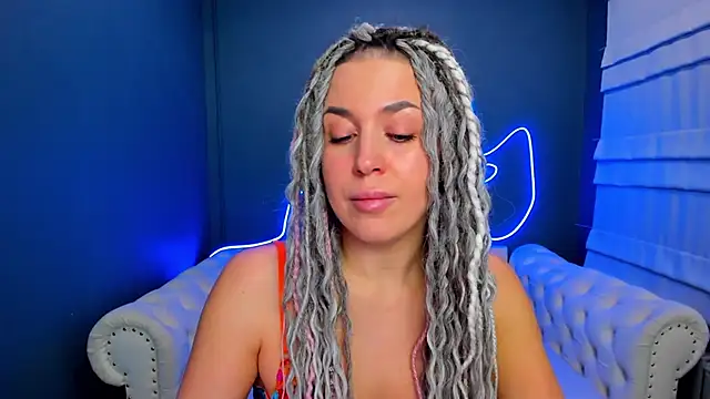 Snapshot of rock_n_roxy chatting on 02-10-26, 01:26 rock n roxy online show from 02-10-26, 01:26