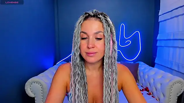 Snapshot of rock_n_roxy chatting on 03-10-26, 02:04 rock n roxy online show from 03-10-26, 02:04