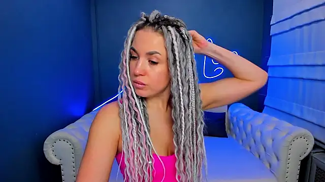 Snapshot of rock_n_roxy chatting on 01-17-26, 01:20 rock n roxy online show from 01-17-26, 01:20