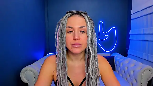 Snapshot of rock_n_roxy chatting on 02-06-26, 01:23 rock n roxy online show from 02-06-26, 01:23