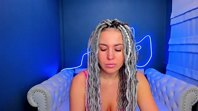 Snapshot of rock_n_roxy chatting on 02-07-26, 01:24 rock n roxy online show from 02-07-26, 01:24