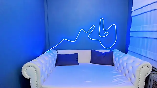 Snapshot of rock_n_roxy chatting on 01-16-26, 01:53 rock n roxy online show from 01-16-26, 01:53