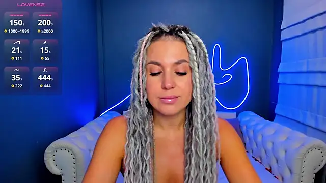 Snapshot of rock_n_roxy chatting on 03-13-26, 01:21 rock n roxy online show from 03-13-26, 01:21