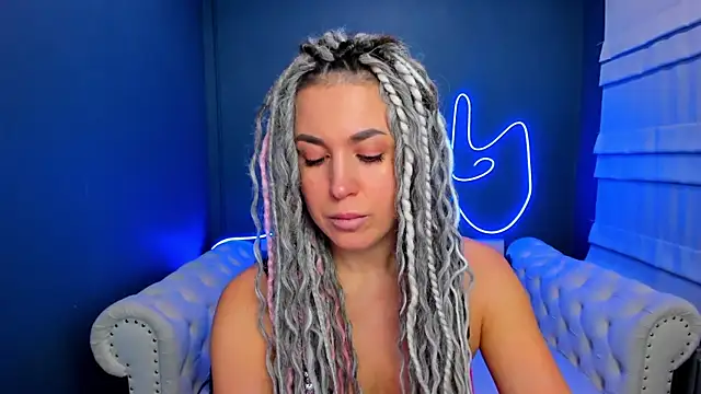 Snapshot of rock_n_roxy chatting on 02-12-26, 01:27 rock n roxy online show from 02-12-26, 01:27