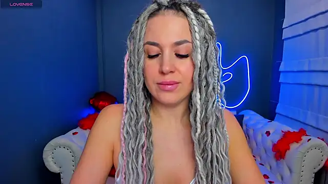 Snapshot of rock_n_roxy chatting on 02-14-26, 01:39 rock n roxy online show from 02-14-26, 01:39