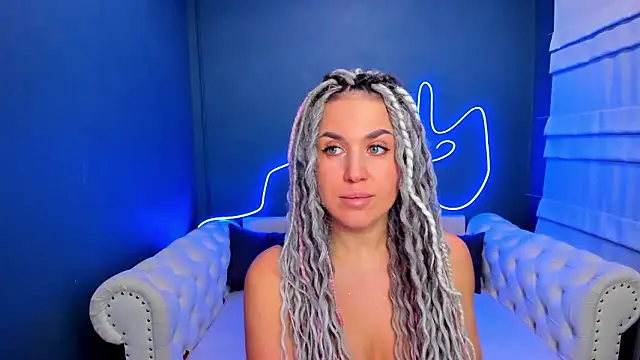 Snapshot of rock_n_roxy chatting on 02-03-26, 02:21 rock n roxy online show from 02-03-26, 02:21