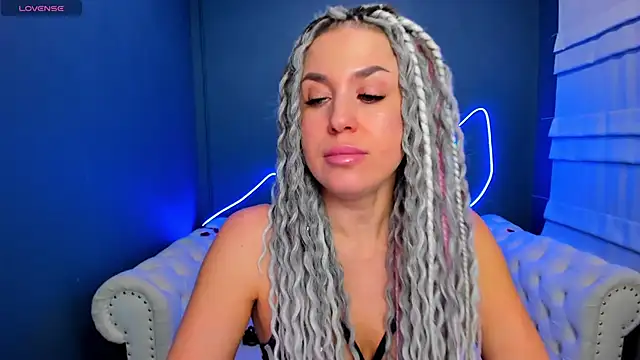 Snapshot of rock_n_roxy chatting on 02-17-26, 01:36 rock n roxy online show from 02-17-26, 01:36