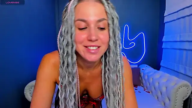 Snapshot of rock_n_roxy chatting on 03-09-26, 01:42 rock n roxy online show from 03-09-26, 01:42