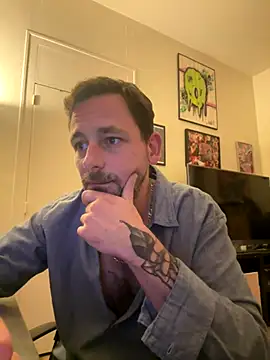 Snapshot of defbond420 chatting on 10-26-25, 10:21 defbond420 online show from 10-26-25, 10:21