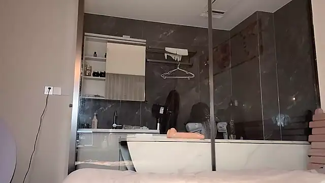 Krismil3 online show from 04-21-26, 11:06