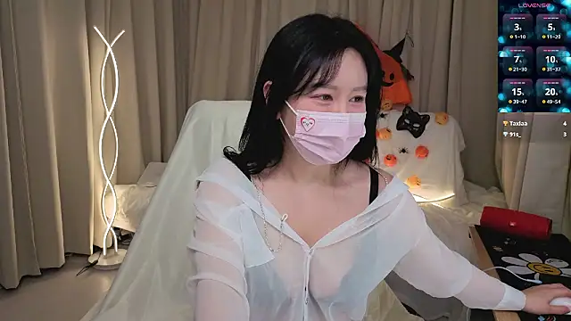 2hyun online show from 10-28-25, 02:16