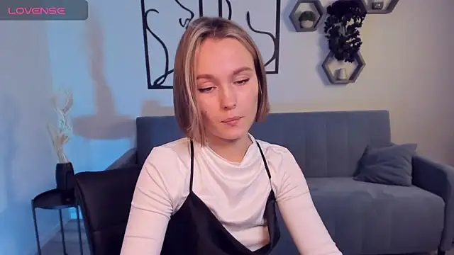 Snapshot of BritnieCute chatting on 12-03-24, 06:43 BritnieCute online show from 12-03-24, 06:43