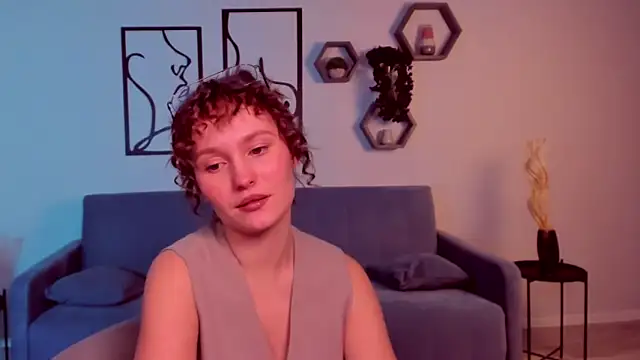 BritnieCute online show from 02-12-26, 07:30