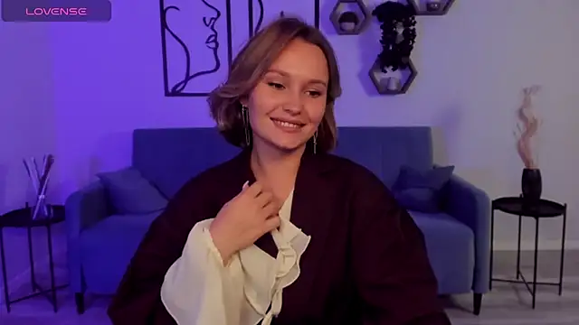 Snapshot of BritnieCute chatting on 09-29-25, 07:15 BritnieCute online show from 09-29-25, 07:15