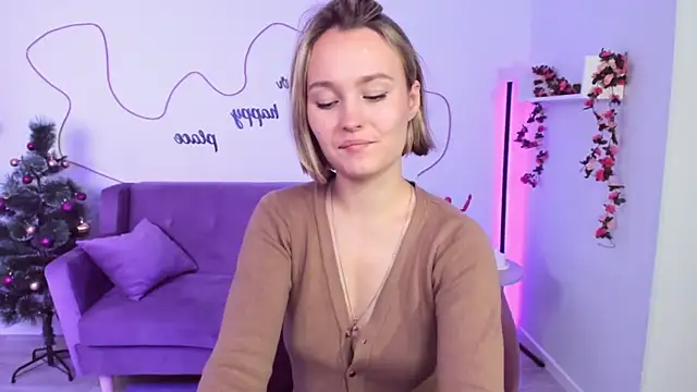 Snapshot of BritnieCute chatting on 12-24-24, 08:00 BritnieCute online show from 12-24-24, 08:00