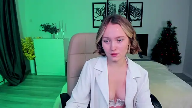 Snapshot of BritnieCute chatting on 01-28-25, 06:38 BritnieCute online show from 01-28-25, 06:38