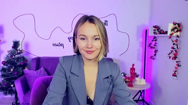 Snapshot of BritnieCute chatting on 12-26-24, 05:58 BritnieCute online show from 12-26-24, 05:58